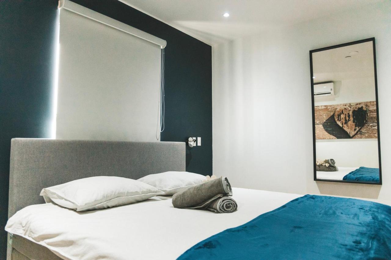Gray Door Apartments - Adults Only Palm Beach Eksteriør bilde