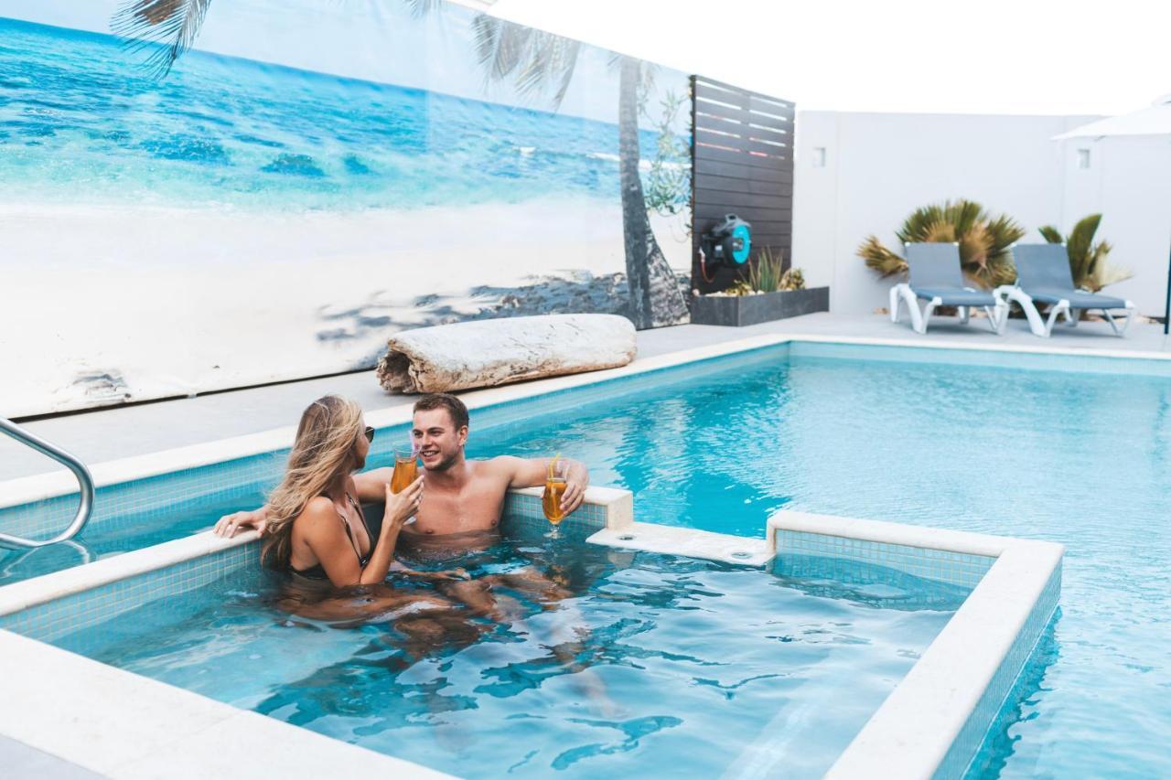 Gray Door Apartments - Adults Only Palm Beach Eksteriør bilde